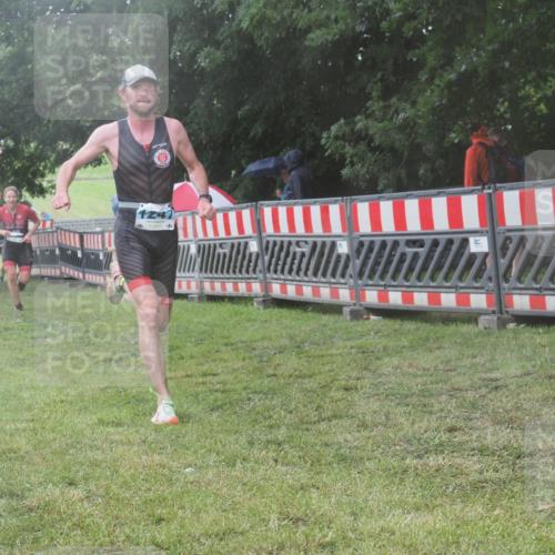 21.06.2025 - 27. Vierlanden-Triathlon KatJ http://msf.ph/oto/8039587 15.06.2025 14:23:41 Ziel 1184, 1247, 1267 meine-sportfotos.de