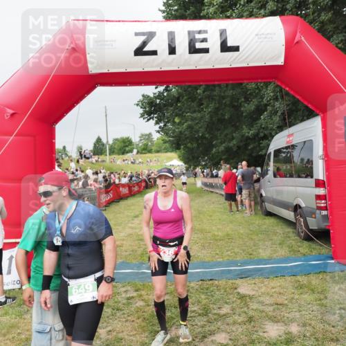 21.06.2025 - 27. Vierlanden-Triathlon MichiJ http://msf.ph/oto/8039589 15.06.2026 13:21:01 Ziel 236, 649 meine-sportfotos.de