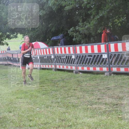 21.06.2025 - 27. Vierlanden-Triathlon KatJ http://msf.ph/oto/8039602 15.06.2025 14:23:43 Ziel 1184, 1247, 1267 meine-sportfotos.de