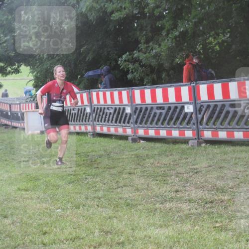 21.06.2025 - 27. Vierlanden-Triathlon KatJ http://msf.ph/oto/8039607 15.06.2025 14:23:44 Ziel 1184, 1267, 1300 meine-sportfotos.de