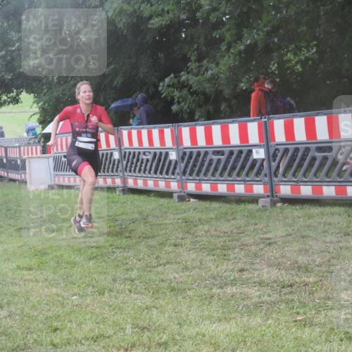 21.06.2025 - 27. Vierlanden-Triathlon KatJ http://msf.ph/oto/8039611 15.06.2025 14:23:44 Ziel 1184, 1267, 1300 meine-sportfotos.de