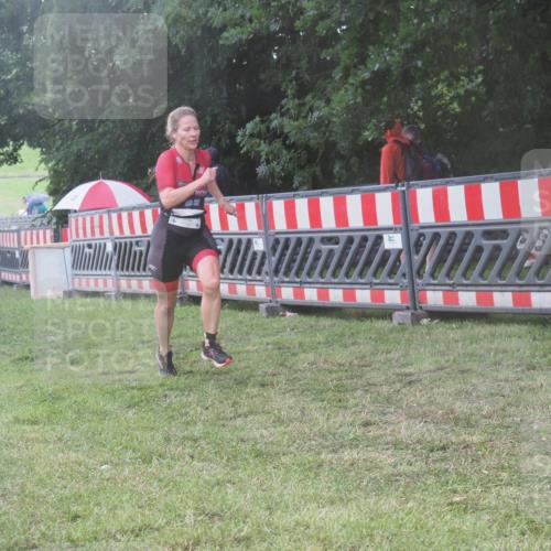 21.06.2025 - 27. Vierlanden-Triathlon KatJ http://msf.ph/oto/8039617 15.06.2025 14:23:44 Ziel 1184, 1267, 1300 meine-sportfotos.de