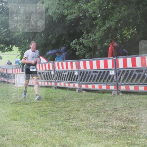 21.06.2025 - 27. Vierlanden-Triathlon KatJ http://msf.ph/oto/8039623 15.06.2025 14:23:47 Ziel 1184, 1267, 1300 meine-sportfotos.de