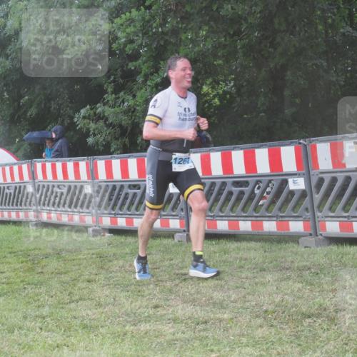 21.06.2025 - 27. Vierlanden-Triathlon KatJ http://msf.ph/oto/8039657 15.06.2025 14:23:49 Ziel 1267, 1300 meine-sportfotos.de