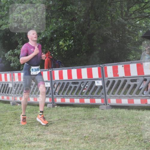 21.06.2025 - 27. Vierlanden-Triathlon KatJ http://msf.ph/oto/8039702 15.06.2025 14:23:53 Ziel 1300 meine-sportfotos.de