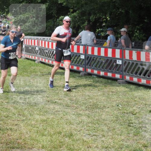 21.06.2025 - 27. Vierlanden-Triathlon KatJ http://msf.ph/oto/8039707 15.06.2025 11:36:50 Schwimmen  meine-sportfotos.de