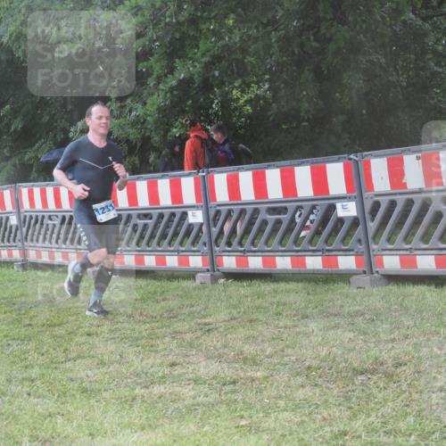21.06.2025 - 27. Vierlanden-Triathlon KatJ http://msf.ph/oto/8039745 15.06.2025 14:24:18 Ziel 1231 meine-sportfotos.de