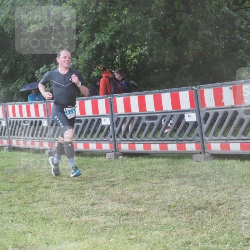 21.06.2025 - 27. Vierlanden-Triathlon KatJ http://msf.ph/oto/8039749 15.06.2025 14:24:18 Ziel 1231 meine-sportfotos.de