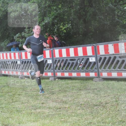 21.06.2025 - 27. Vierlanden-Triathlon KatJ http://msf.ph/oto/8039752 15.06.2025 14:24:18 Ziel 1231 meine-sportfotos.de