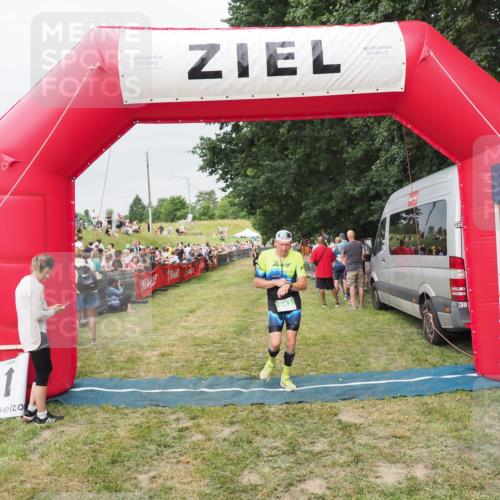 21.06.2025 - 27. Vierlanden-Triathlon MichiJ http://msf.ph/oto/8039757 15.06.2026 13:21:42 Ziel 805, 853 meine-sportfotos.de