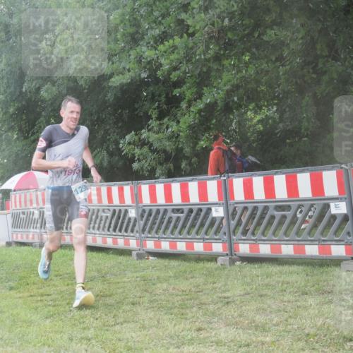 21.06.2025 - 27. Vierlanden-Triathlon KatJ http://msf.ph/oto/8039779 15.06.2025 14:24:31 Ziel 1258 meine-sportfotos.de