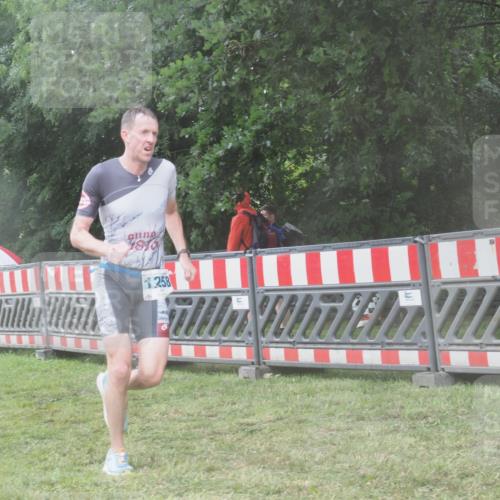 21.06.2025 - 27. Vierlanden-Triathlon KatJ http://msf.ph/oto/8039795 15.06.2025 14:24:31 Ziel 1258 meine-sportfotos.de