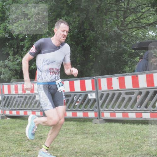21.06.2025 - 27. Vierlanden-Triathlon KatJ http://msf.ph/oto/8039808 15.06.2025 14:24:31 Ziel 1258 meine-sportfotos.de