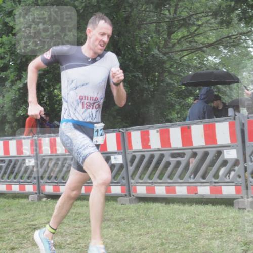 21.06.2025 - 27. Vierlanden-Triathlon KatJ http://msf.ph/oto/8039811 15.06.2025 14:24:32 Ziel 1258 meine-sportfotos.de