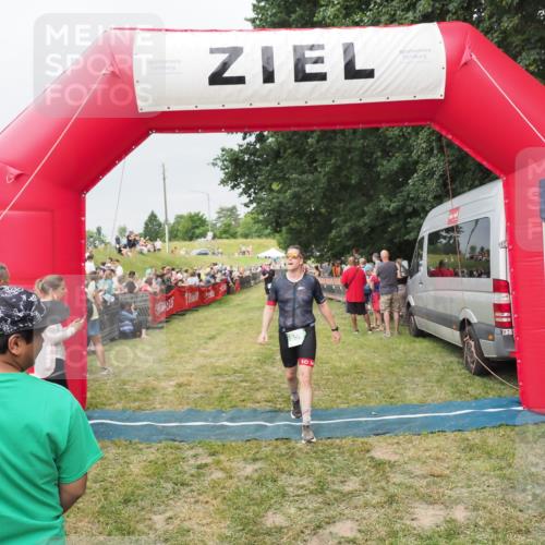 21.06.2025 - 27. Vierlanden-Triathlon MichiJ http://msf.ph/oto/8039844 15.06.2026 13:21:55 Ziel 746, 844, 859 meine-sportfotos.de