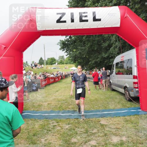 21.06.2025 - 27. Vierlanden-Triathlon MichiJ http://msf.ph/oto/8039849 15.06.2026 13:21:55 Ziel 746, 844, 859 meine-sportfotos.de