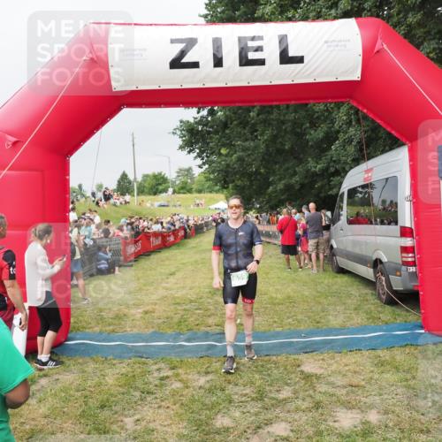 21.06.2025 - 27. Vierlanden-Triathlon MichiJ http://msf.ph/oto/8039857 15.06.2026 13:21:55 Ziel 746, 844, 859 meine-sportfotos.de