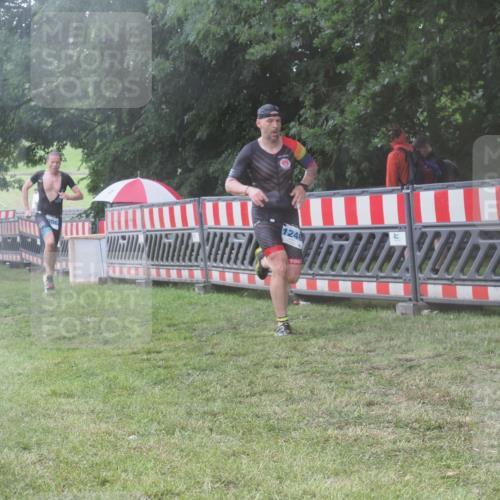 21.06.2025 - 27. Vierlanden-Triathlon KatJ http://msf.ph/oto/8039867 15.06.2025 14:25:03 Ziel 1246, 1306 meine-sportfotos.de