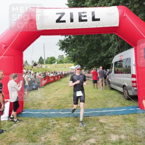 21.06.2025 - 27. Vierlanden-Triathlon MichiJ http://msf.ph/oto/8039881 15.06.2026 13:21:59 Ziel 746, 859 meine-sportfotos.de