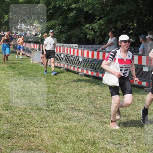 21.06.2025 - 27. Vierlanden-Triathlon KatJ http://msf.ph/oto/8039888 15.06.2025 11:37:30 Schwimmen  meine-sportfotos.de