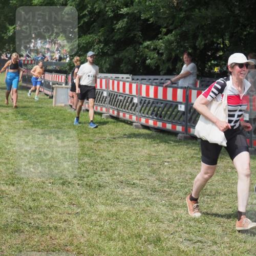 21.06.2025 - 27. Vierlanden-Triathlon KatJ http://msf.ph/oto/8039893 15.06.2025 11:37:30 Schwimmen  meine-sportfotos.de