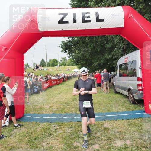 21.06.2025 - 27. Vierlanden-Triathlon MichiJ http://msf.ph/oto/8039905 15.06.2026 13:22:00 Ziel 746, 859 meine-sportfotos.de