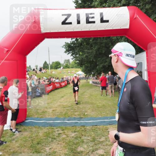 21.06.2025 - 27. Vierlanden-Triathlon MichiJ http://msf.ph/oto/8039919 15.06.2026 13:22:08 Ziel 152 meine-sportfotos.de