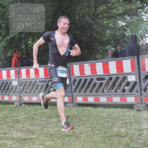 21.06.2025 - 27. Vierlanden-Triathlon KatJ http://msf.ph/oto/8039921 15.06.2025 14:25:06 Ziel 1246, 1306 meine-sportfotos.de