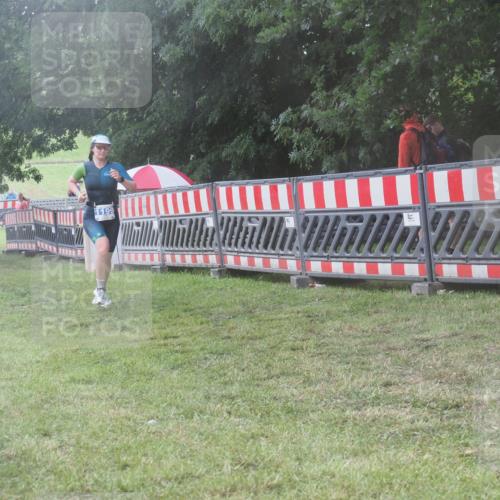 21.06.2025 - 27. Vierlanden-Triathlon KatJ http://msf.ph/oto/8039935 15.06.2025 14:25:18 Ziel 1199 meine-sportfotos.de