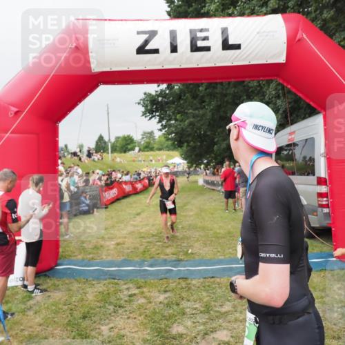 21.06.2025 - 27. Vierlanden-Triathlon MichiJ http://msf.ph/oto/8039941 15.06.2026 13:22:08 Ziel 152 meine-sportfotos.de