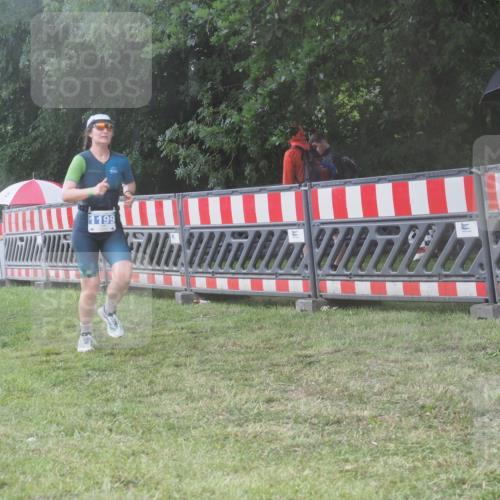 21.06.2025 - 27. Vierlanden-Triathlon KatJ http://msf.ph/oto/8039952 15.06.2025 14:25:19 Ziel 1199 meine-sportfotos.de