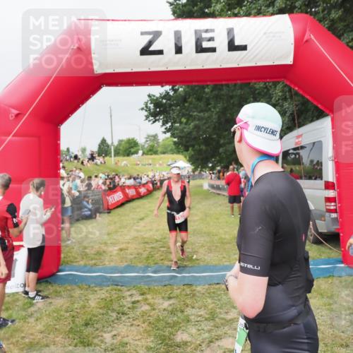 21.06.2025 - 27. Vierlanden-Triathlon MichiJ http://msf.ph/oto/8039970 15.06.2026 13:22:09 Ziel 152 meine-sportfotos.de