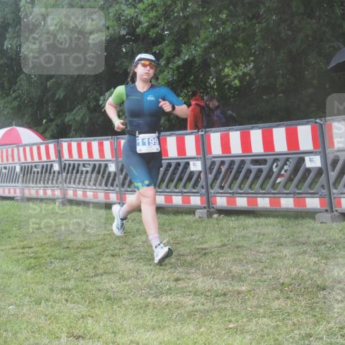 21.06.2025 - 27. Vierlanden-Triathlon KatJ http://msf.ph/oto/8039971 15.06.2025 14:25:20 Ziel 1199 meine-sportfotos.de