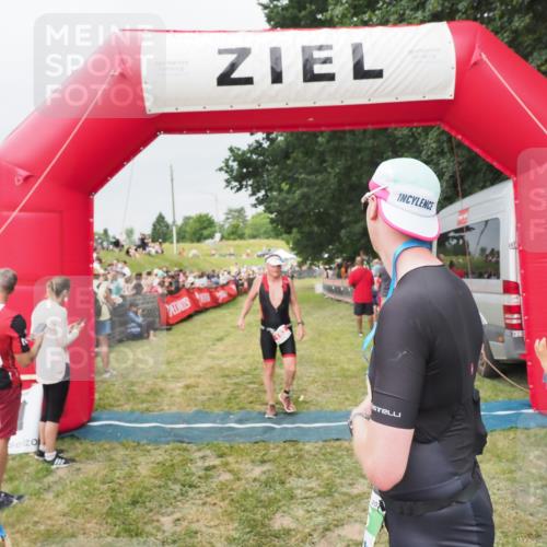 21.06.2025 - 27. Vierlanden-Triathlon MichiJ http://msf.ph/oto/8039974 15.06.2026 13:22:09 Ziel 152 meine-sportfotos.de