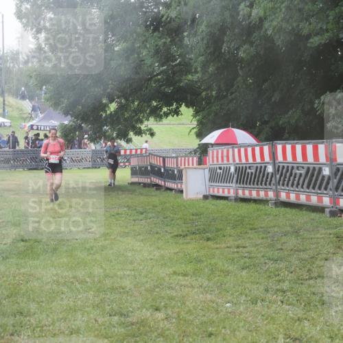 21.06.2025 - 27. Vierlanden-Triathlon KatJ http://msf.ph/oto/8039975 15.06.2025 14:25:26 Ziel 224 meine-sportfotos.de