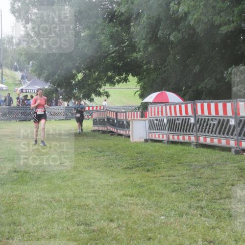 21.06.2025 - 27. Vierlanden-Triathlon KatJ http://msf.ph/oto/8039979 15.06.2025 14:25:27 Ziel 224 meine-sportfotos.de