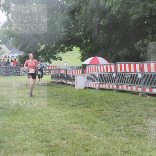 21.06.2025 - 27. Vierlanden-Triathlon KatJ http://msf.ph/oto/8039991 15.06.2025 14:25:28 Ziel 224 meine-sportfotos.de