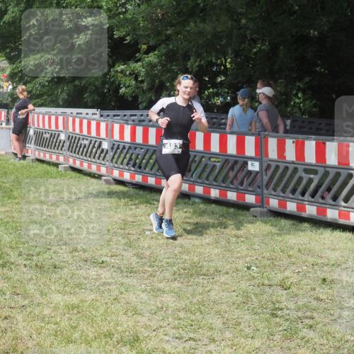 21.06.2025 - 27. Vierlanden-Triathlon KatJ http://msf.ph/oto/8040005 15.06.2025 11:37:45 Schwimmen  meine-sportfotos.de