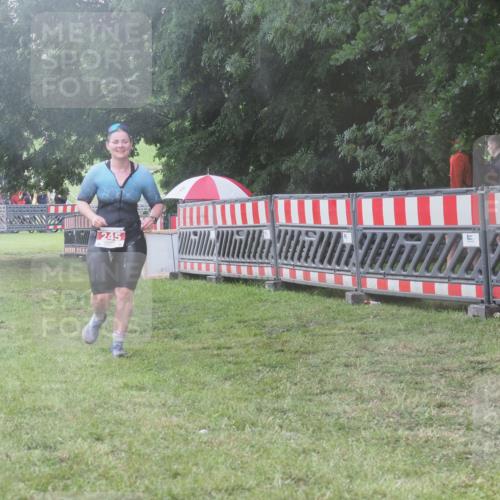 21.06.2025 - 27. Vierlanden-Triathlon KatJ http://msf.ph/oto/8040033 15.06.2025 14:25:34 Ziel 224, 1281 meine-sportfotos.de