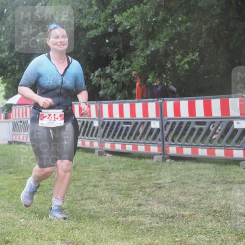 21.06.2025 - 27. Vierlanden-Triathlon KatJ http://msf.ph/oto/8040050 15.06.2025 14:25:35 Ziel 224, 1281 meine-sportfotos.de