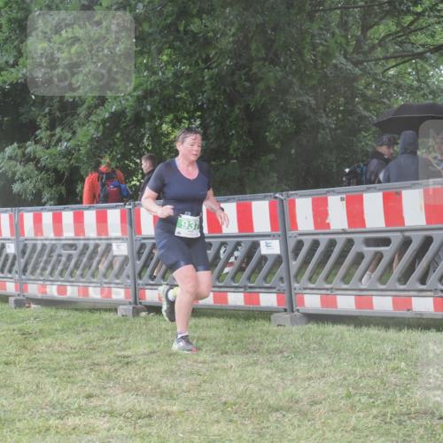 21.06.2025 - 27. Vierlanden-Triathlon KatJ http://msf.ph/oto/8040096 15.06.2025 14:25:45 Ziel 937 meine-sportfotos.de