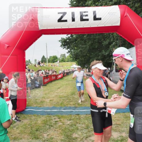 21.06.2025 - 27. Vierlanden-Triathlon MichiJ http://msf.ph/oto/8040097 15.06.2026 13:22:29 Ziel 643 meine-sportfotos.de