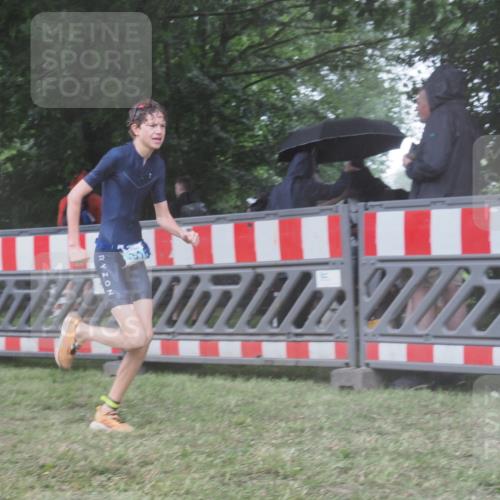 21.06.2025 - 27. Vierlanden-Triathlon KatJ http://msf.ph/oto/8040121 15.06.2025 14:26:37 Ziel 1298, 1304, 1316 meine-sportfotos.de