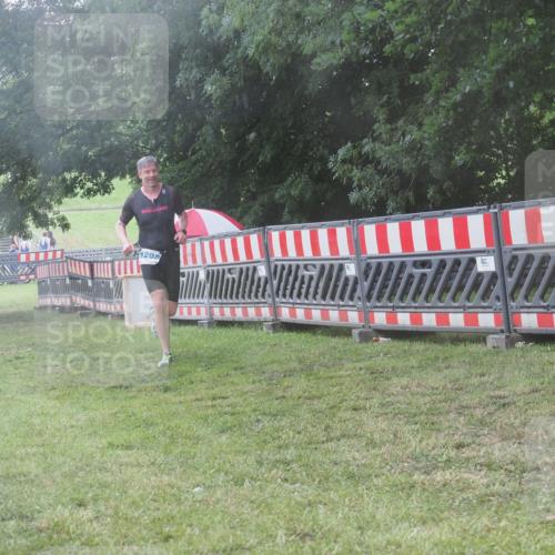 21.06.2025 - 27. Vierlanden-Triathlon KatJ http://msf.ph/oto/8040129 15.06.2025 14:26:43 Ziel 1298, 1304 meine-sportfotos.de