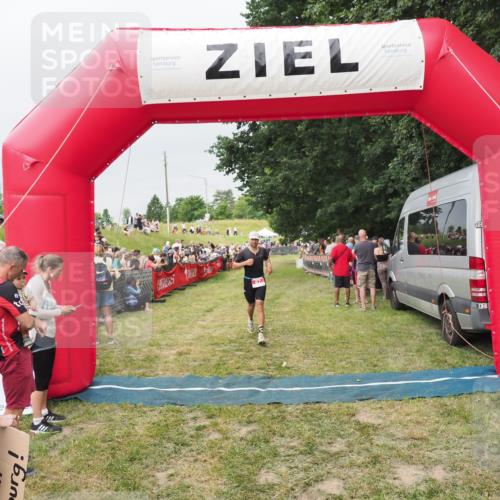 21.06.2025 - 27. Vierlanden-Triathlon MichiJ http://msf.ph/oto/8040130 15.06.2026 13:22:44 Ziel 67 meine-sportfotos.de