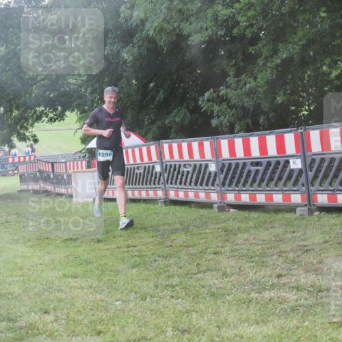 21.06.2025 - 27. Vierlanden-Triathlon KatJ http://msf.ph/oto/8040133 15.06.2025 14:26:43 Ziel 1298, 1304 meine-sportfotos.de