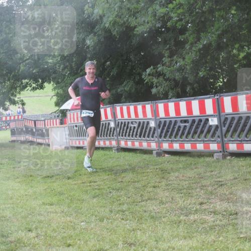 21.06.2025 - 27. Vierlanden-Triathlon KatJ http://msf.ph/oto/8040139 15.06.2025 14:26:44 Ziel 1298, 1304 meine-sportfotos.de