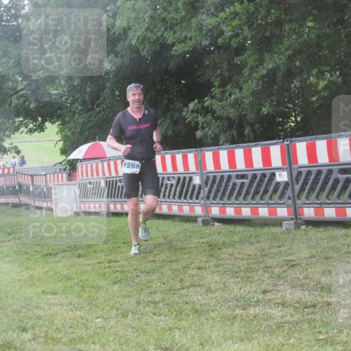 21.06.2025 - 27. Vierlanden-Triathlon KatJ http://msf.ph/oto/8040142 15.06.2025 14:26:44 Ziel 1298, 1304 meine-sportfotos.de