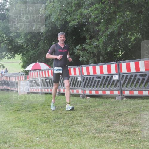 21.06.2025 - 27. Vierlanden-Triathlon KatJ http://msf.ph/oto/8040146 15.06.2025 14:26:44 Ziel 1298, 1304 meine-sportfotos.de