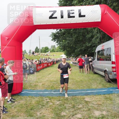 21.06.2025 - 27. Vierlanden-Triathlon MichiJ http://msf.ph/oto/8040158 15.06.2026 13:22:45 Ziel 67 meine-sportfotos.de